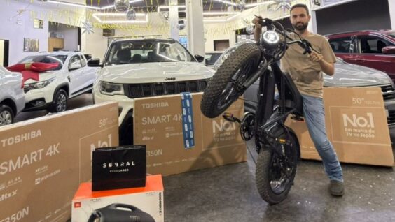 Comprou carro, ganhou iPhone 17 Pro Max? Loja de Cachoeiro surpreende com live de ofertas neste sábado