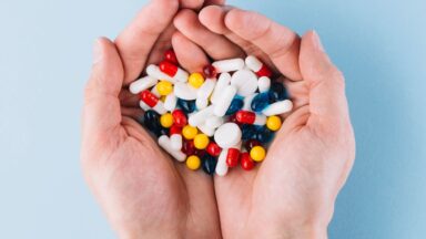 Anvisa atualiza lista de medicamentos de baixo risco em 2026