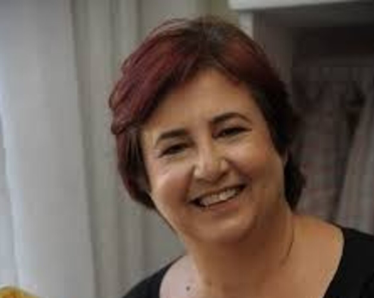 A foto mostra a mestra de Reiki Maria Elvira Tavares Costa