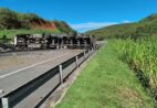 Carreta com carvão tomba na BR 101 e bloqueia trecho em Anchieta