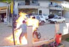 VÍDEO | Mãe fica em estado grave após filho atear fogo em moto em Domingos Martins