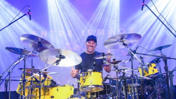 Caparaó Music realiza workshop de bateria com Alexandre Aposan em Guaçuí
