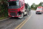 BR-262: grave acidente envolvendo carro e carreta deixa 3 feridos em Domingos Martins