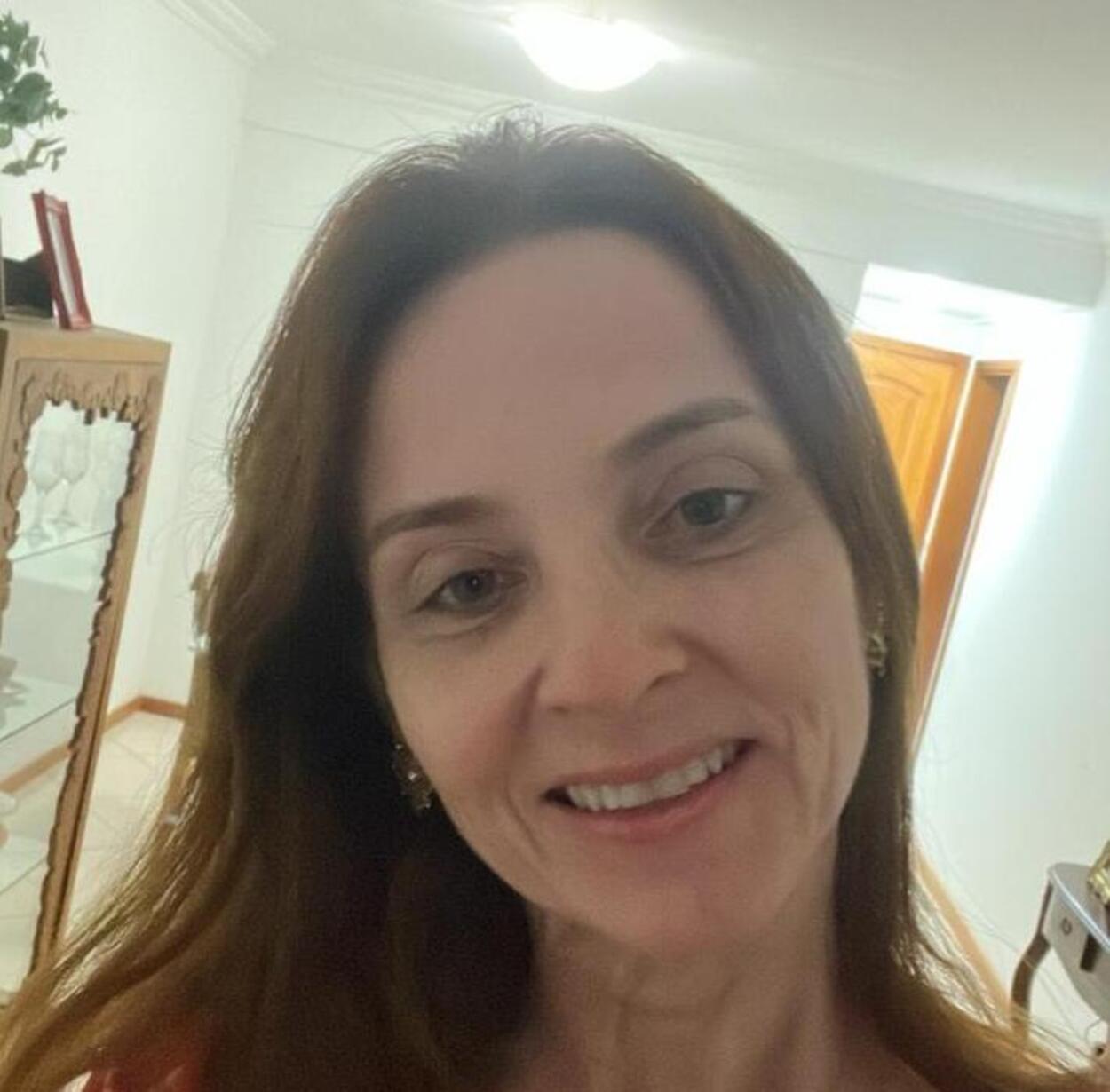 A foto mostra a médica infectologista Patrícia Cotta Lovatti