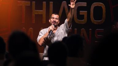 É sábado! Thiago Martins, palco 360º e muita música nos 6 anos do Mahalo