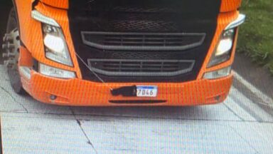PRF flagra caminhão com dispositivo para esconder placa na BR-101 no ES