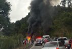 Ambulância que transportava grávida pega fogo na BR-482 entre Alegre e Celina