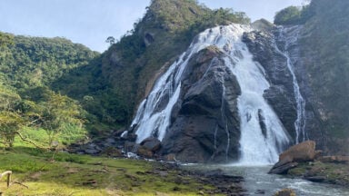 Águas cristalinas, trilhas e quedas gigantes: conheça 10 cachoeiras do Espírito Santo