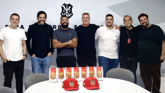 Marca capixaba apresenta cafés com visual inspirado no Flamengo