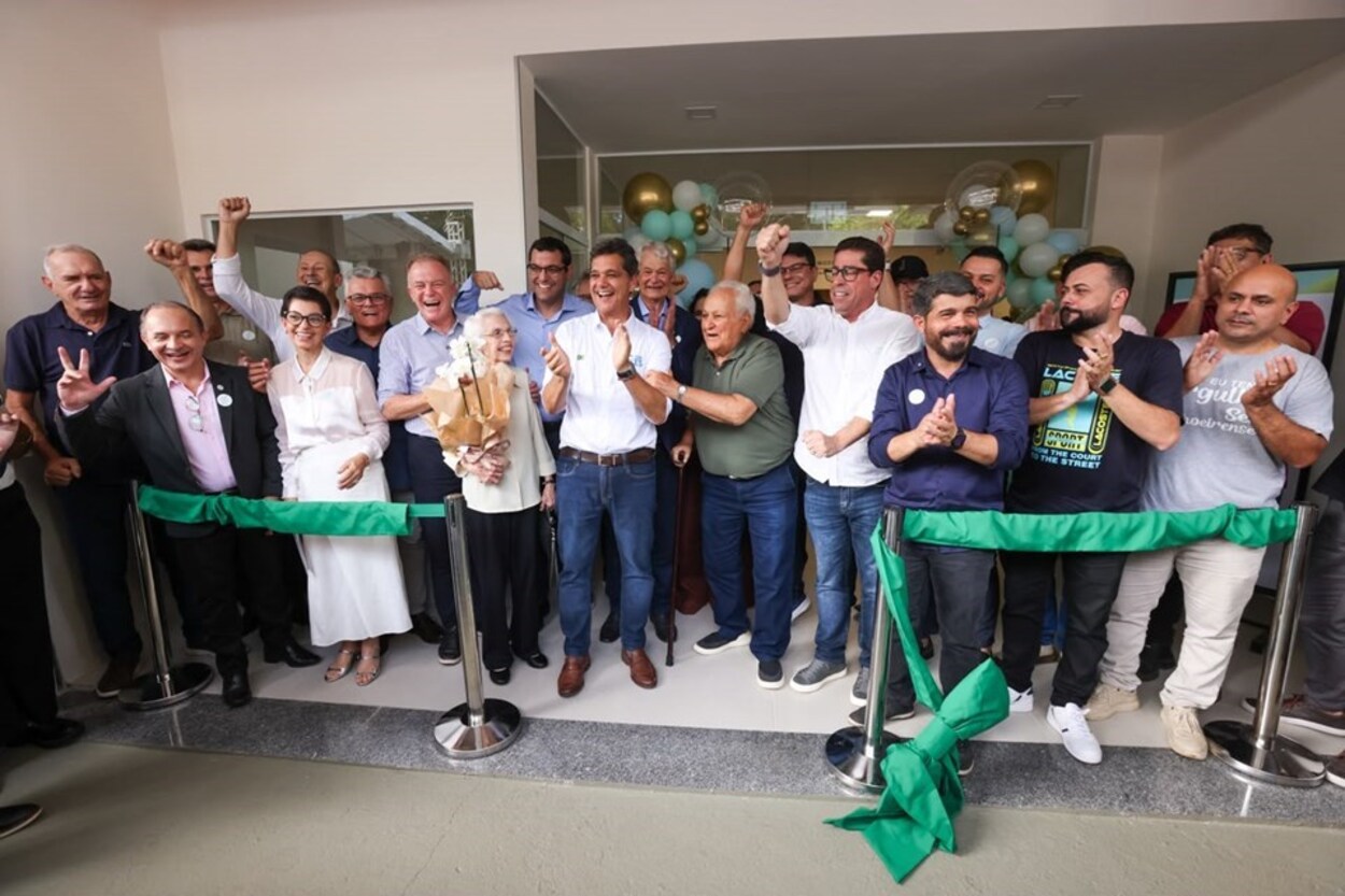 A foto alude à inauguração do Centro de Hemodiálise no Hifa- CI-ES
