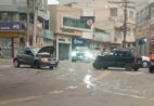 Colisão entre carros complica trânsito em trevo de Cachoeiro