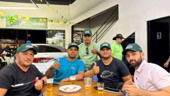 Clientes saem de carro novo e levam brindes no Mega Feirão da Borges