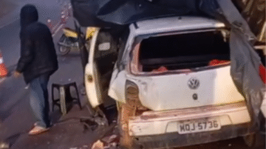 Carro invade área de obra da cratera na 262 e atinge tenda em Venda Nova do Imigrante