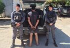 Após bater carro roubado, criminoso invadiu casa e empurrou idosa em Cachoeiro