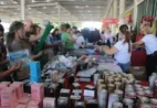 Bazar solidário tem perfumes importados, eletrônicos e roupas a “preço de banana”
