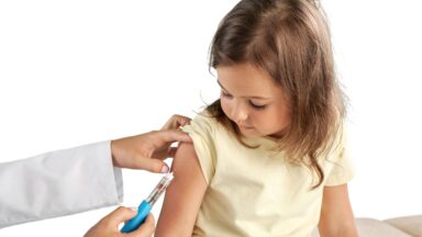 Vacina Pneumo 20 chega ao SUS e amplia proteção contra pneumonia, meningite e outras doenças graves