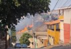 Fogo toma conta de pasto e chama atenção em bairro de Cachoeiro
