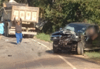 Hilux e caminhão se envolvem em grave acidente na rodovia Cachoeiro-Marataízes