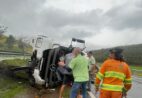 VÍDEO | Carreta tomba na BR 101 entre Anchieta e Guarapari