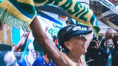 Brasileira corre durante sete dias em shopping e conquista recorde mundial aos 55 anos