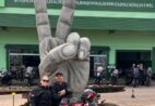 Casal de Conceição do Castelo percorre mais de 1.350 km de moto em busca de monumento em Piumhi