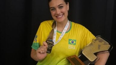 Medalhista paralímpica anuncia decisão de amputar a perna aos 29 anos