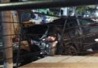 Máquina perde freio, desce de ré e atinge carros em avenida de Cachoeiro