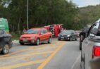 Caminhão tomba e deixa trânsito lento na região da Safra, em Cachoeiro