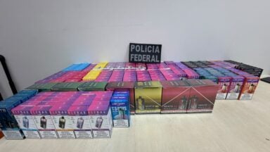 PF apreende 247 vapes e prende homem após entrega de encomenda no ES