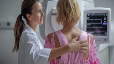 Anvisa apreende medicamento falsificado usado contra câncer de mama