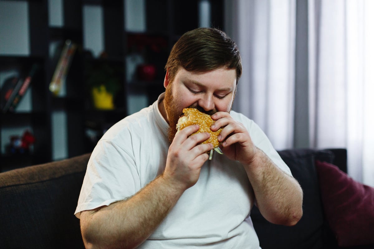 A foto alude à obesidade