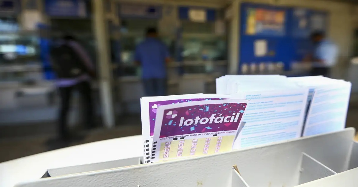 Imagem mostra bilhetes da loteria Lotofácil para ilustrar matéria sobre resultado da lotofácil