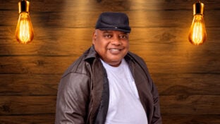 Edson Pitico, Ligação Direta e Picnic Dogs animam sábado da Oktober Fest