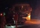 Ônibus bate na traseira de caminhão na BR-262 em Ibatiba