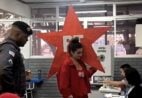 Mulher vota com estrela gigante do PT e precisa ser escoltada pela polícia no ES