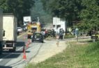 Colisão entre carreta e caminhonete deixa cinco feridos na BR-101 em Cachoeiro