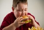 OMS lança guia para combater obesidade em crianças e adolescentes