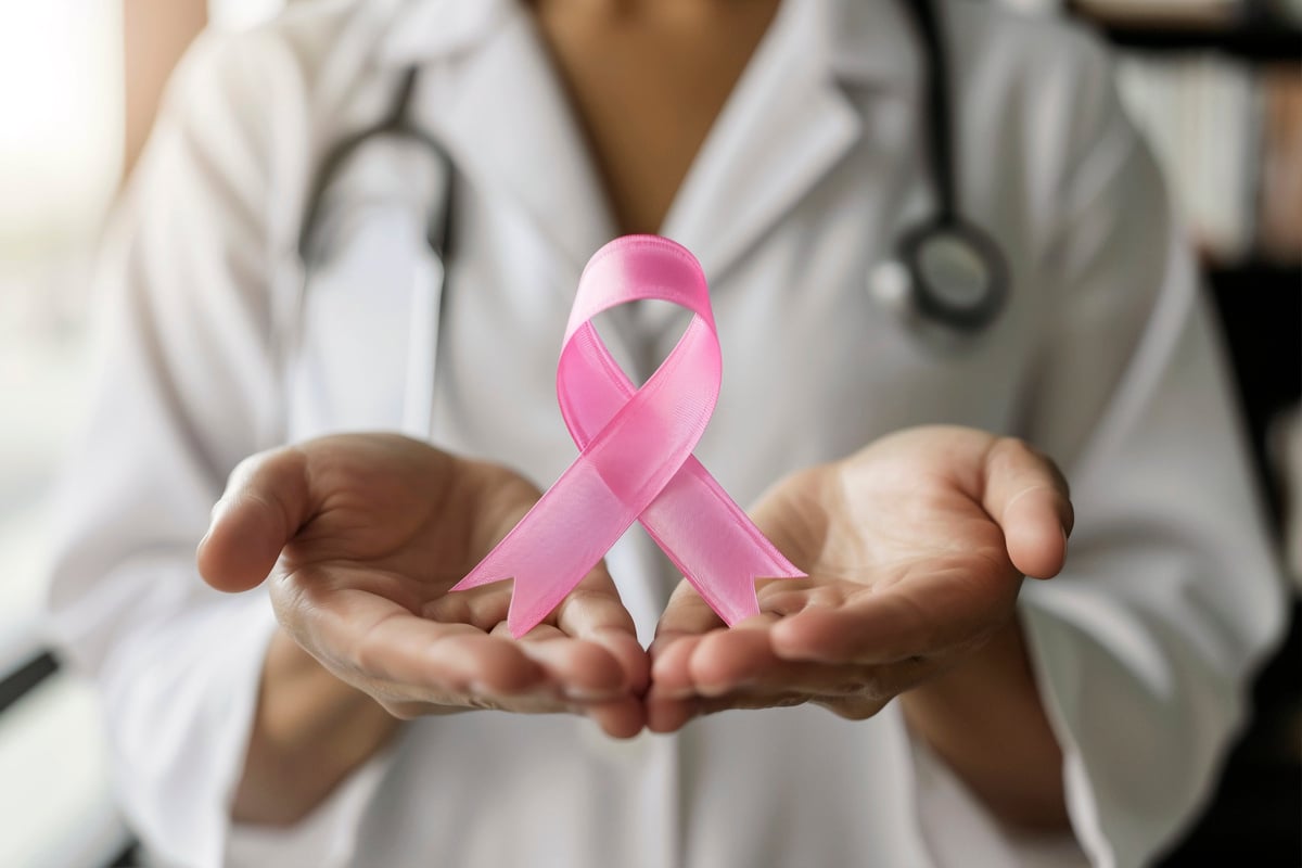 A foto alude a direitos e benefícios de vítimas de câncer de mama
