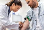 Estudo relaciona exame de sangue ao risco futuro de demência