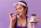 Chocolate e solidão: estudo investiga relação com a alimentação