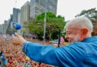 Ato na Avenida Paulista reúne milhares de pessoas em prol da reeleição de Lula